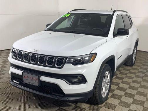 Bright White Clearcoat 2024 Jeep Compass Latitude
