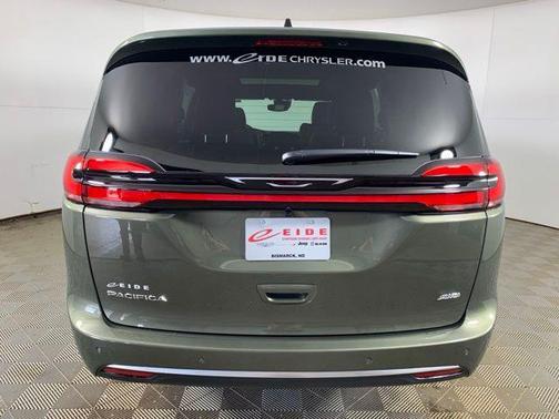 Olive Green Pearlcoat 2027 Chrysler Pacifica L