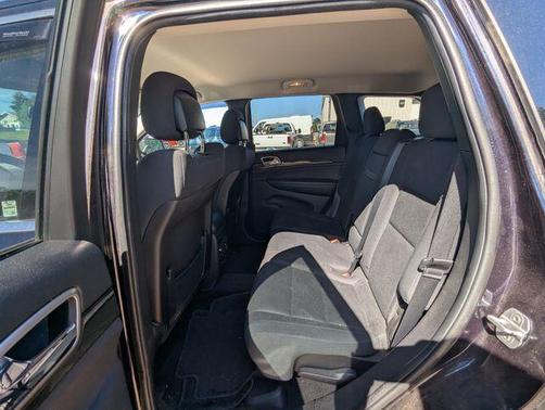 Blackberry Pearlcoat 2011 Jeep Grand Cherokee Laredo