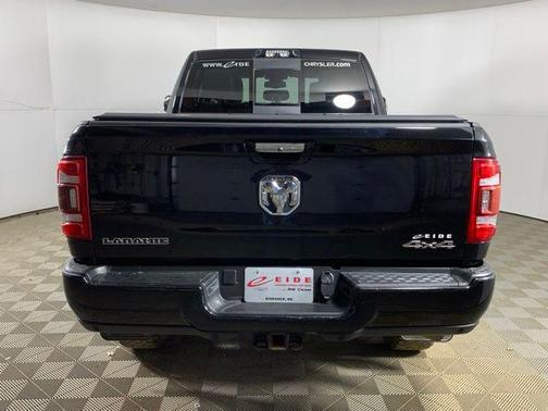 Diamond Black Crystal Pearlcoat 2022 RAM 2500 Laramie Crew Cab 4x4 6'4' Box