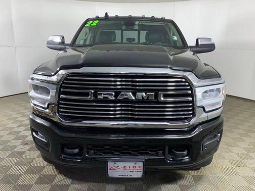 Diamond Black Crystal Pearlcoat 2022 RAM 2500 Laramie Crew Cab 4x4 6'4' Box