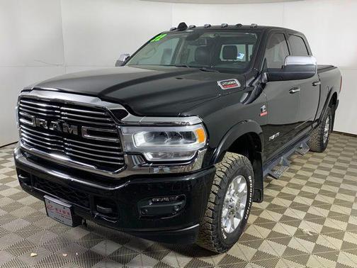 Diamond Black Crystal Pearlcoat 2022 RAM 2500 Laramie Crew Cab 4x4 6'4' Box