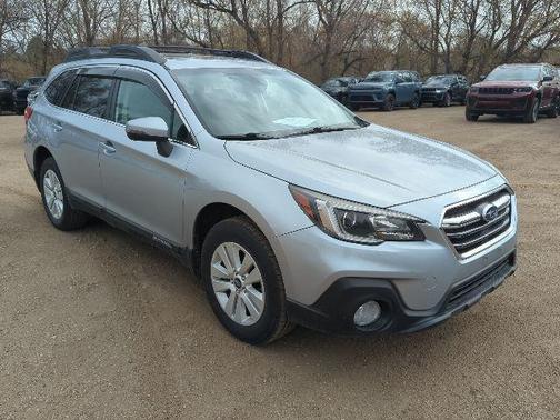 Ice Silver Metallic 2018 Subaru Outback 2.5i Premium