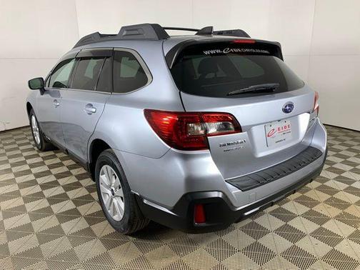 Ice Silver Metallic 2018 Subaru Outback 2.5i Premium