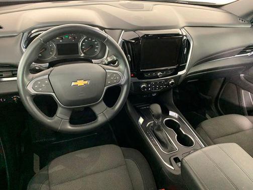 Sterling Gray Metallic 2023 Chevrolet Traverse LT Cloth