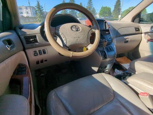 Beige / Tan 2005 Toyota Sienna XLE