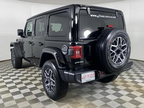 2025 Jeep Wrangler 4-Door Sahara 4x4