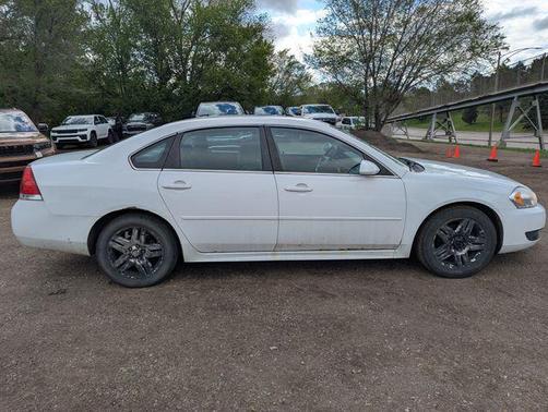 Summit White 2010 Chevrolet Impala LT