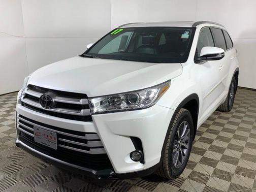 Blizzard Pearl 2017 Toyota Highlander XLE