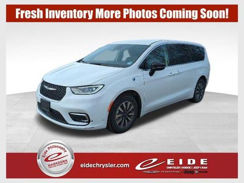 2024 Chrysler Pacifica Hybrid Select