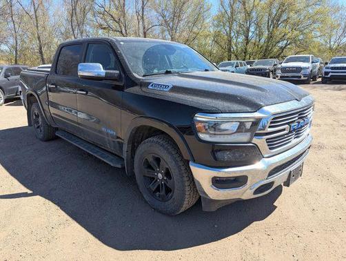 Diamond Black Crystal Pearlcoat 2020 RAM 1500 Laramie