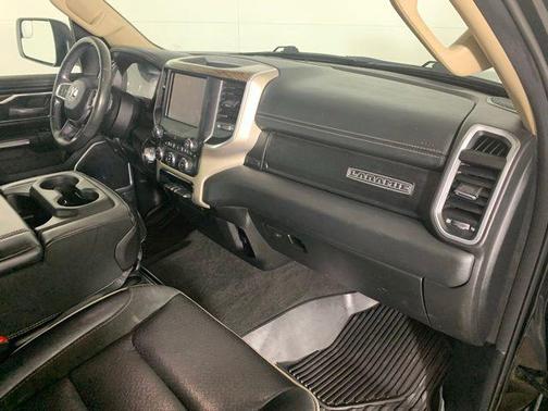 Diamond Black Crystal Pearlcoat 2020 RAM 1500 Laramie