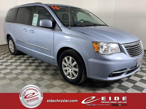 2016 Chrysler Town & Country Touring