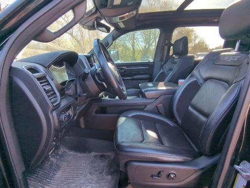 Diamond Black Crystal Pearlcoat 2022 RAM 1500 TRX