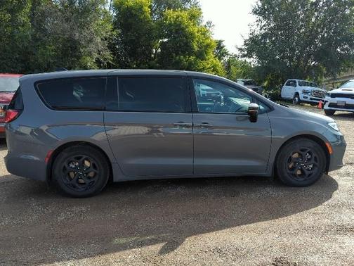2023 Chrysler Pacifica Hybrid Limited