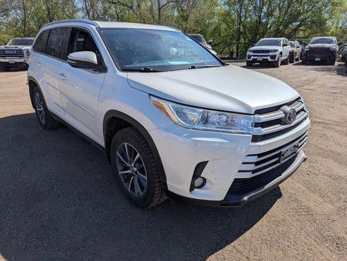 Blizzard Pearl 2019 Toyota Highlander XLE