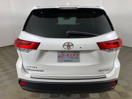 Blizzard Pearl 2019 Toyota Highlander XLE