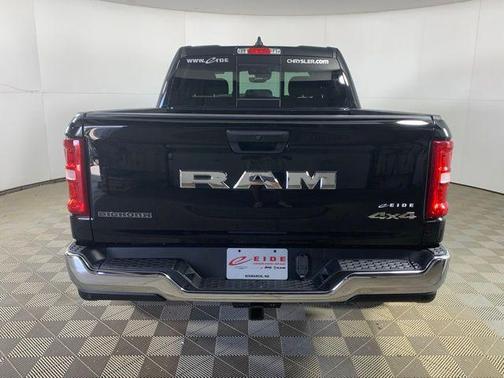 Diamond Black Crystal Pearlcoat 2026 RAM 1500 Big Horn/Lone Star
