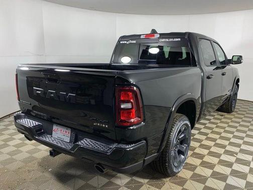 Diamond Black Crystal Pearlcoat 2026 RAM 1500 Big Horn/Lone Star