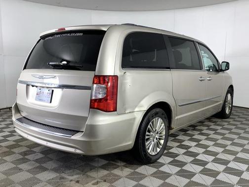 2013 Chrysler Town & Country Touring-L