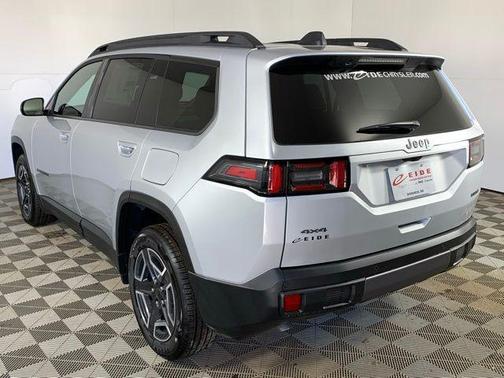 Silver Zynith Clearcoat 2026 Jeep Cherokee Limited