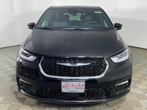 Diamond Black Crystal Pearlcoat 2026 Chrysler Pacifica L