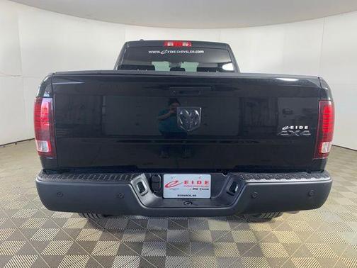 Diamond Black Crystal Pearlcoat 2023 RAM 1500 Classic Warlock Quad Cab 4x4 6'4' Box