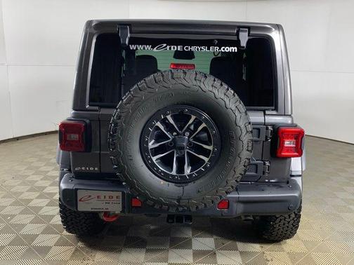 Granite Crystal Metallic Clearcoat 2026 Jeep Wrangler Rubicon
