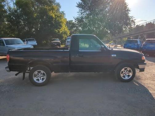 2000 Mazda B3000 SE