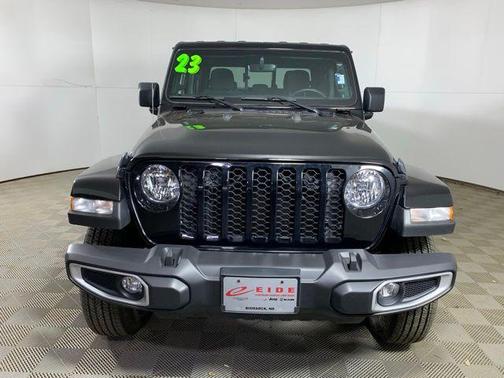 Black Clearcoat 2023 Jeep Gladiator Sport S
