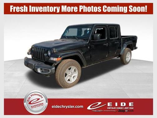 Black Clearcoat 2023 Jeep Gladiator Sport S