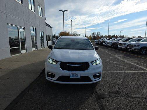 Bright White Clearcoat 2024 Chrysler Pacifica Touring L