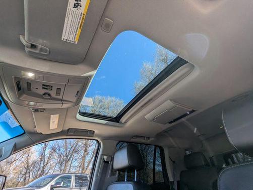 Iridium Metallic 2017 GMC Yukon SLT