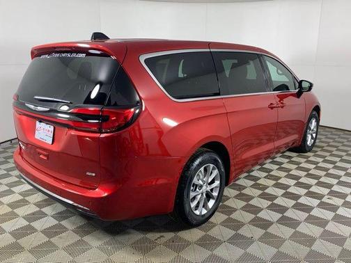 Red Hot Pearlcoat 2026 Chrysler Pacifica L