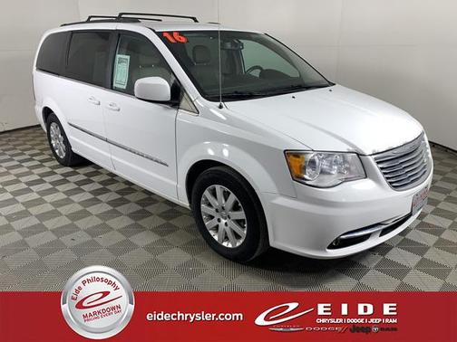 2016 Chrysler Town & Country Touring