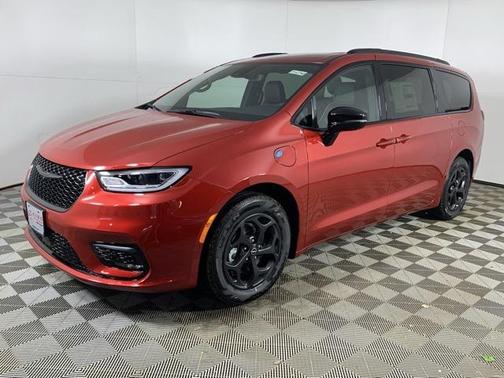 2025 Chrysler Pacifica Hybrid Select