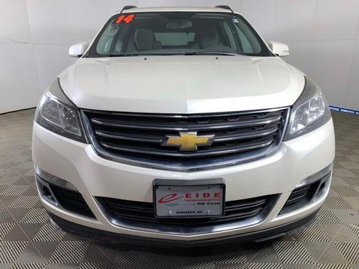 White Diamond Tricoat 2014 Chevrolet Traverse 1LT