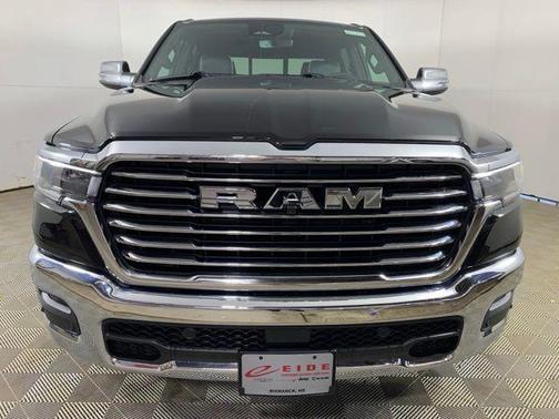 Diamond Black Crystal Pearlcoat 2026 RAM 1500 Laramie