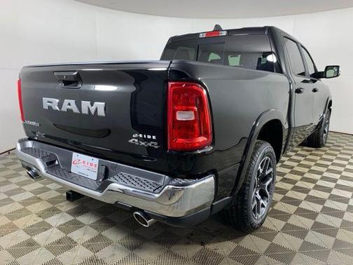 Diamond Black Crystal Pearlcoat 2026 RAM 1500 Laramie