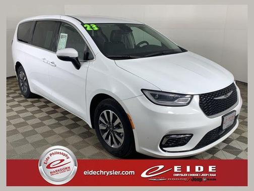 2023 Chrysler Pacifica Hybrid Touring L
