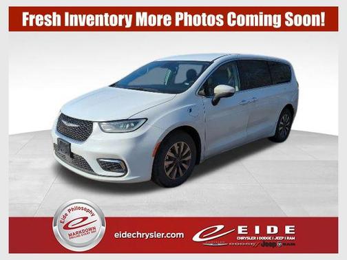 2023 Chrysler Pacifica Hybrid Touring L