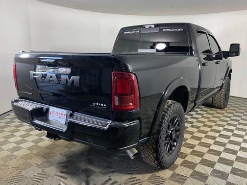 Diamond Black Crystal Pearlcoat 2025 RAM 2500 Limited Crew Cab 4x4 6'4' Box