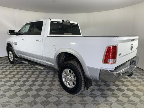 2017 RAM 2500 Laramie Crew Cab 4x4 6'4' Box