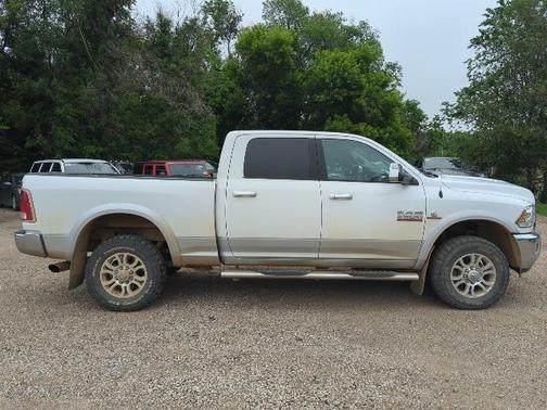 2017 RAM 2500 Laramie Crew Cab 4x4 6'4' Box