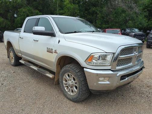 2017 RAM 2500 Laramie Crew Cab 4x4 6'4' Box