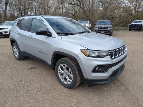 Silver Zynith Metallic Clearcoat 2024 Jeep Compass Latitude