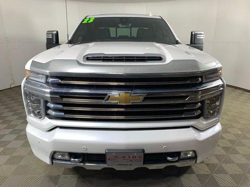 Iridescent Pearl Tricoat 2023 Chevrolet Silverado 2500 High Country