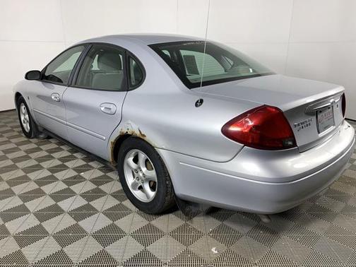 2001 Ford Taurus SE
