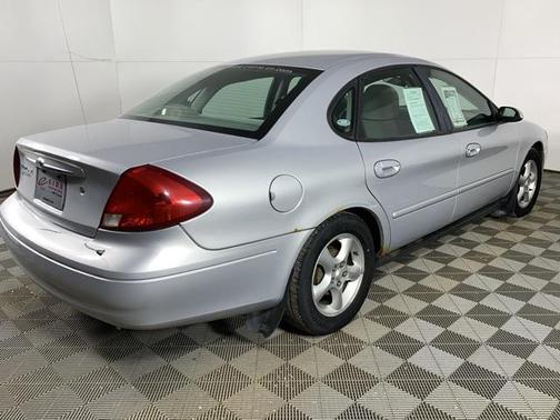 2001 Ford Taurus SE
