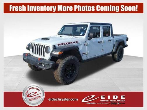 Bright White Clearcoat 2022 Jeep Gladiator Mojave 4x4